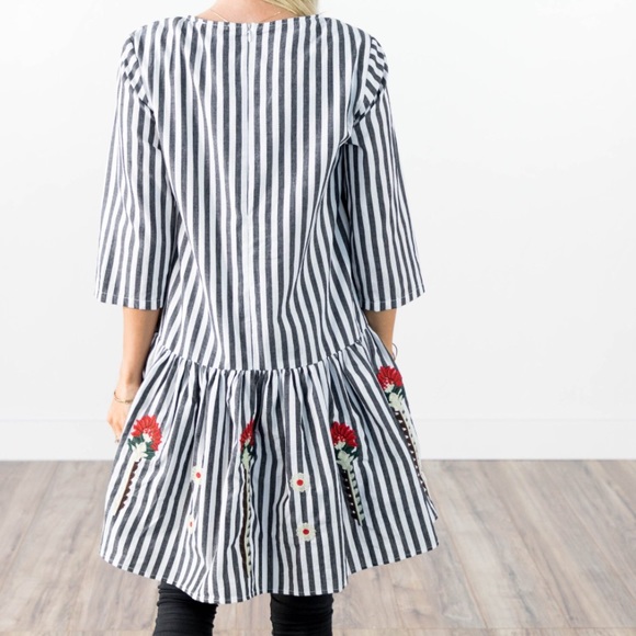 Embroidered Tunic - Picture 2 of 3